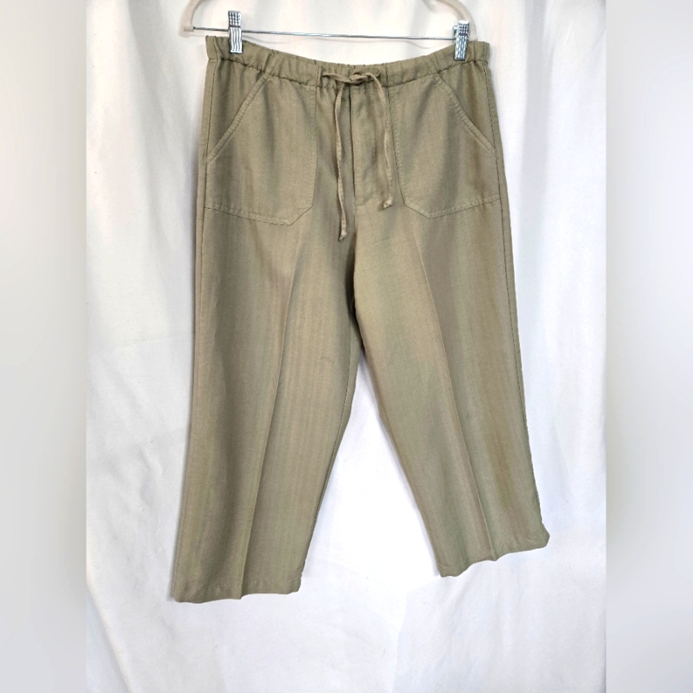 Island Winds Light Green Capris Square Pockets . Size S